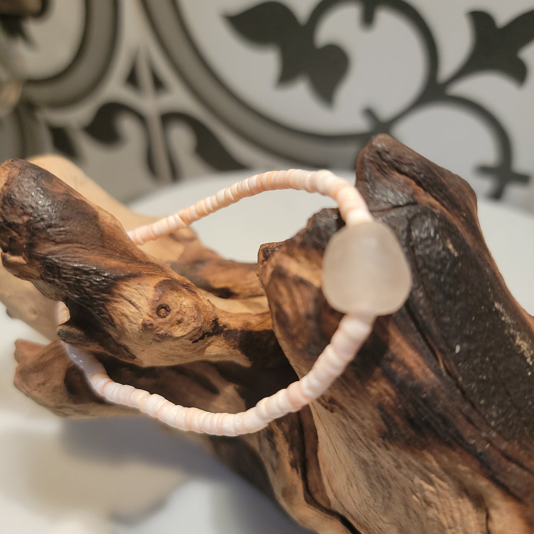 Soft pink luhuanus shell accent bracelet