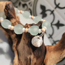 Load image into Gallery viewer, Sea glass with among pong pearl shell Bracelet
